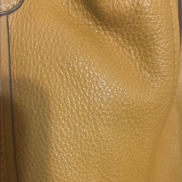 B makowski Elegant mustard yellow  Leather Tote Bag - Picture 5 of 16